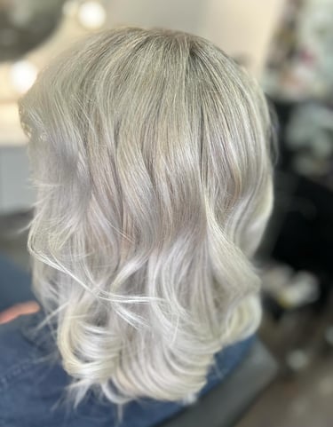a woman with blonde hair balayage argile