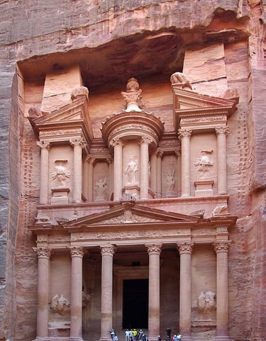 Πέτρα, Al Khazneh. By Berthold Werner, https://en.wikipedia.org/wiki/Petra   