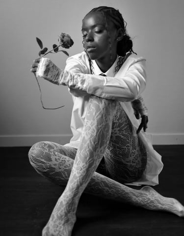 Portrait femme noir ,  artistique et sexy, en studio à Brunoy 