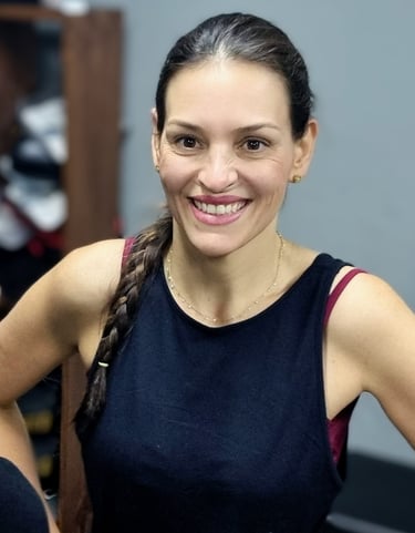 Muay thai avaré, academia com três mulheres treinando Muay Thai em Avaré.