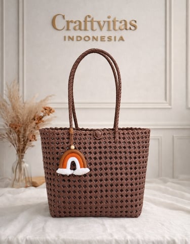Tas anyaman plastik model sekar warna coklat handmade Craftvitas Indonesia