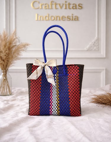 Tas anyaman plastik motif batik hitam biru merah handmade Craftvitas Indonesia