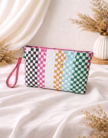 Tas anyaman plastik handmade warna pastel kombinasi hitam putih pink hijau, cocok untuk tas tangan wanita