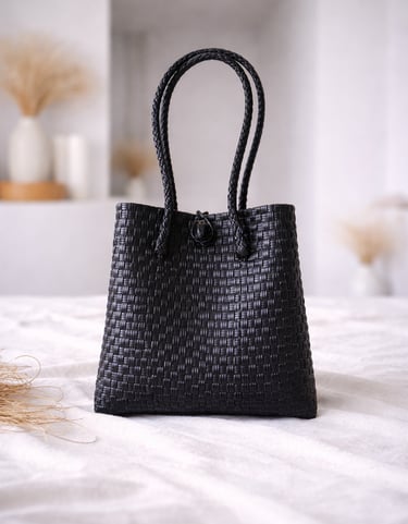 Tas anyaman plastik jali jali warna hitam handmade, tas anyaman kuat dan cocok untuk harian