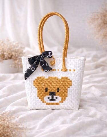 Tas anyaman karakter beruang warna putih kuning handmade untuk souvenir