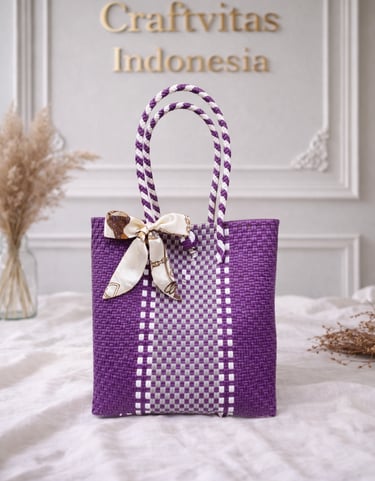 Tas anyaman plastik motif batik ungu putih handmade Craftvitas Indonesia
