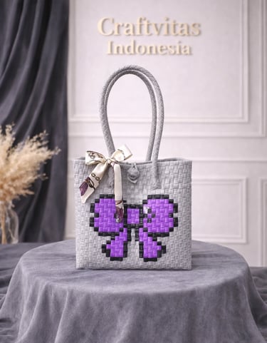 Tas anyaman karakter kupu-kupu warna abu ungu handmade cocok untuk souvenir