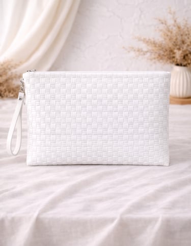 Tas anyaman plastik handmade warna putih polos model clutch elegan ramah lingkungan