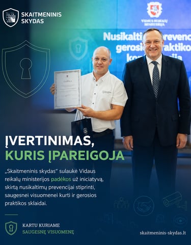 Two men posing with a Skaitmeninis Skydas award from the Ministry of the Interior for crime prevention.