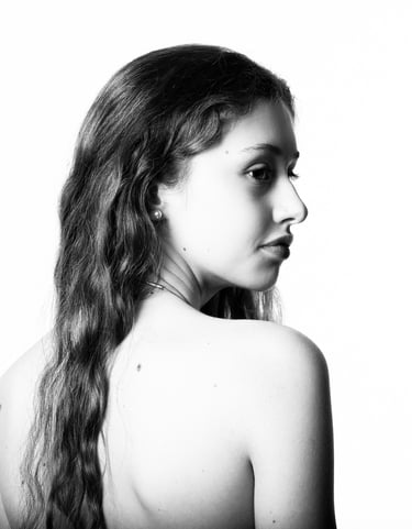 Portrait femme en studio en beaujolais