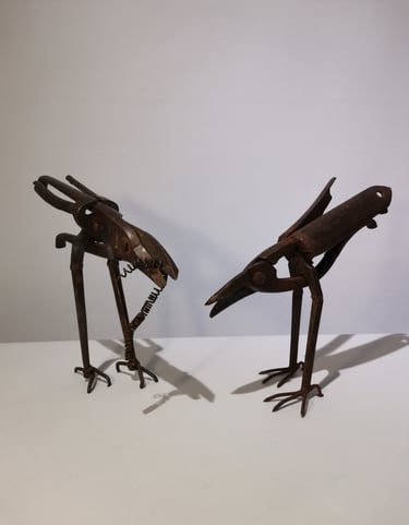 Two birds fighting for meal. VahtokArt 2021.