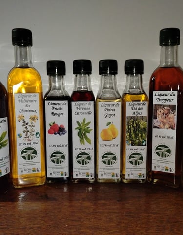 Une large gamme de liqueurs artisanales d’inspiration Auvergnate, Corrézienne Dauphinoise et Alpine.