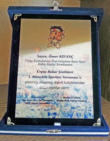 Mücadele Sporları Bşk. tarafından verilen plaket