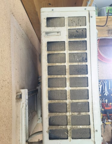 Climatisation sale incrusté de poussières