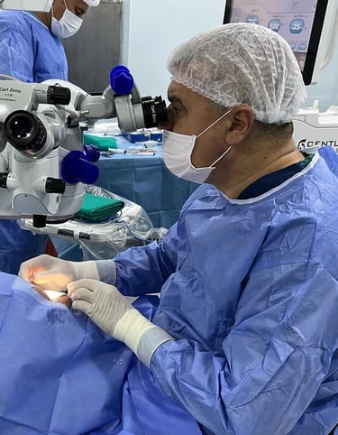 Excimer lazer tedavisi hakkında bilgi veren Göz Doktoru Bakü Op. Dr. M. Şeref Öğretmenoğlu