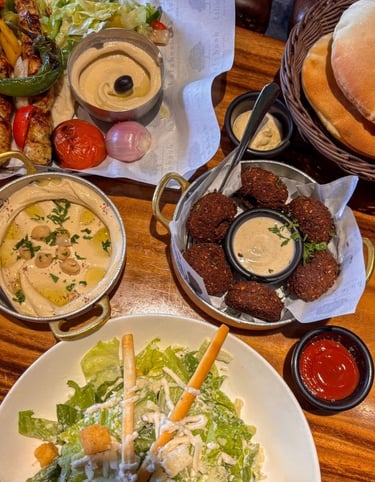 oman-falafel-umus-e-carne-con-verdure