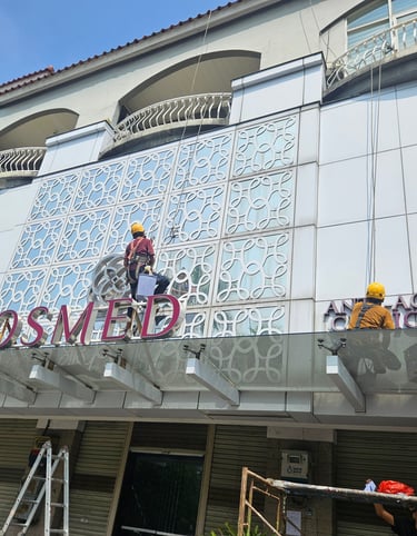 Jasa Bersih Kaca Gedung