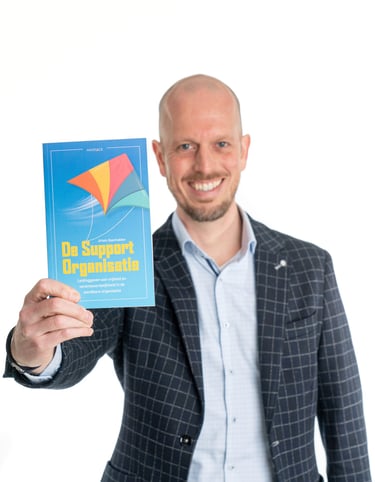 Jirtsin Beenhakker, auteur van het boek De Supportorganisatie