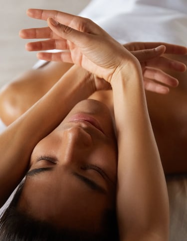 Face massage to release face tension and sculpt the face contour