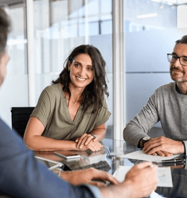 equipe trabalhando a comunicação, negociação e administração de conflitos