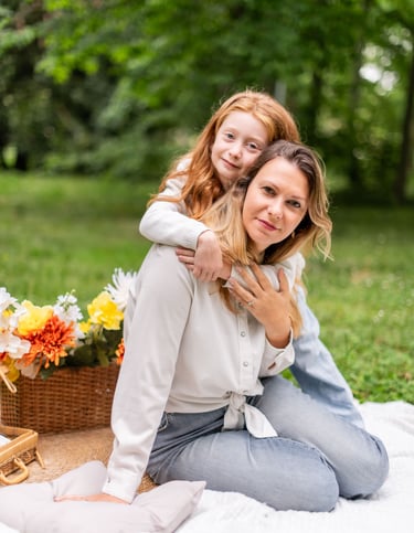 séance photo fête des mères, maman et sa fille en photo avec décor champêtre à toulouse 31
