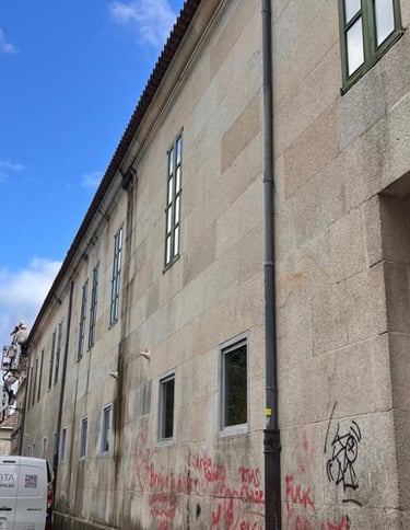 Mantenimiento de jardines y exteriores en Pontevedra. Desbroces, fincas, caminos, viales, piscinas.