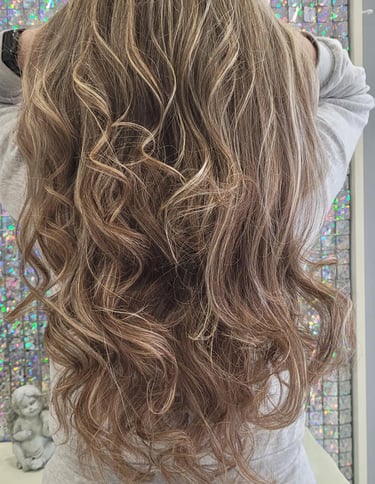 long wavy blonde hair