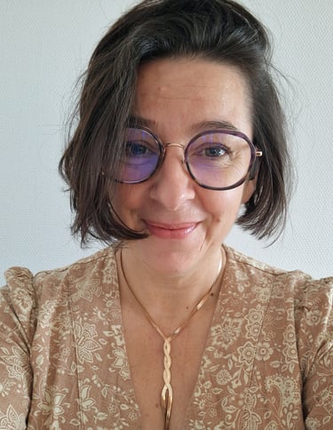 “Sandrine Daspet, hypnologue et thérapeute – accompagnement respectueux et sur-mesure.”