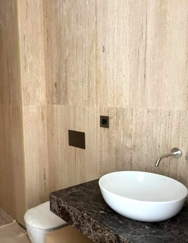 Trawertyn do łazienki jasny klasyczny, kamień naturalny włoski