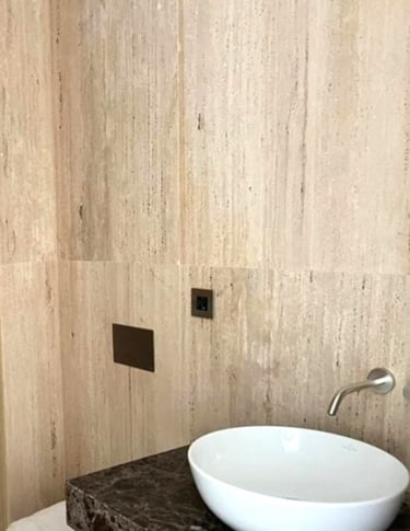 Trawertyn do łazienki jasny klasyczny, kamień naturalny włoski