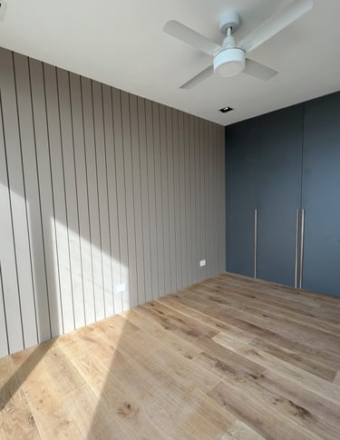 a room with a ceiling fan and a ceiling fan