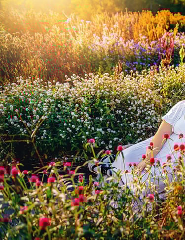 Elizabethtown PA Senior pictures at Country Joy Flowers by a Lancaster PA senior picture photographer