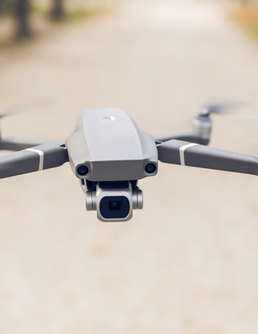Un drone pour faire des photos aériennes des maisons et terrains.