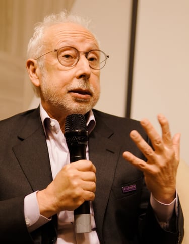 persio arida falando em palestra do livres