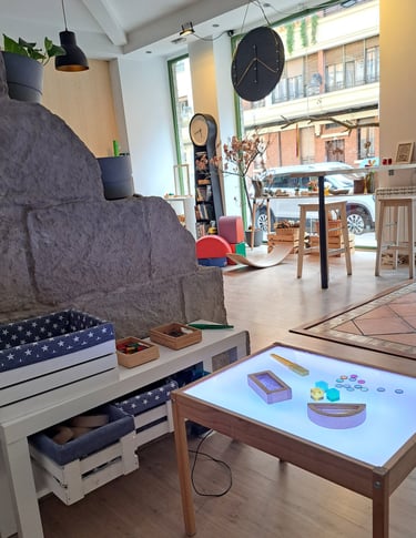 mesa de luz. Psicopedagogia (psicologia y pedagogia) Espacio Mare Cognitum. Leon