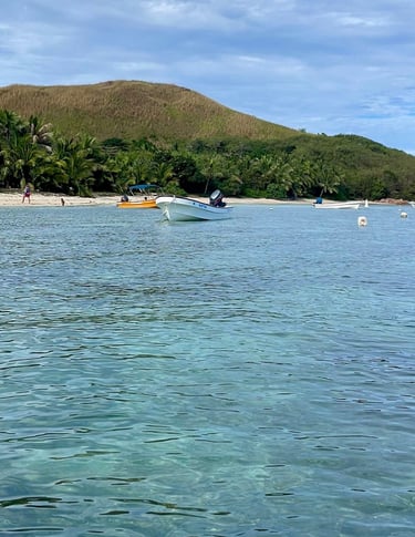La costa de la isla Mana en Fiyi