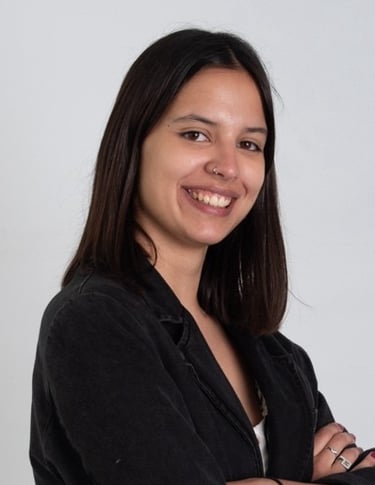 Emilia posando en su foto de perfil