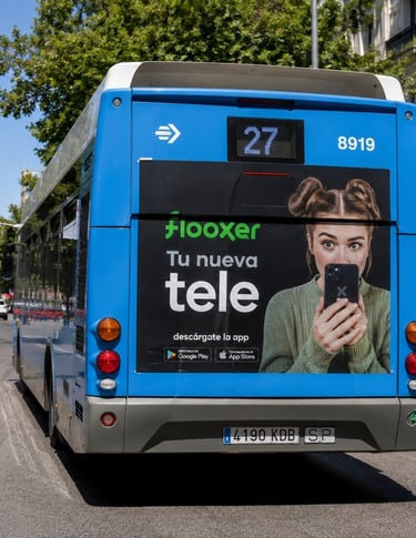 Publicidad trasera en autobús de Madrid centro