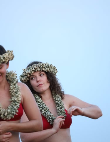 Marion, responsable communication et réseaux sociaux. Créatrice de fleurs faites à la main