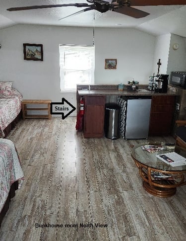 Windy Mane Ranch Bunkhouse studio bedroom area