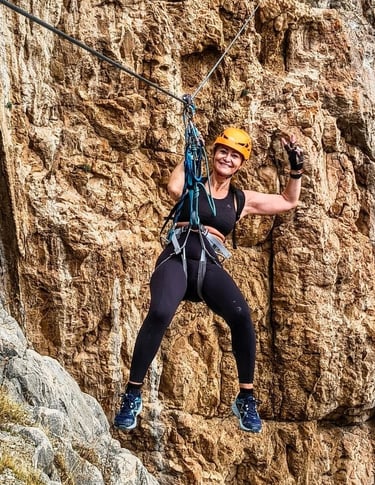 Participante durante la vía ferrata del Chorro