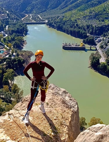 Aventurera durante la vía ferrata del Chorro