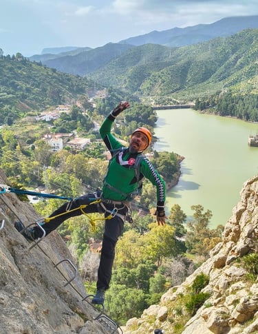 Aventurero durante la vía ferrata del Chorro
