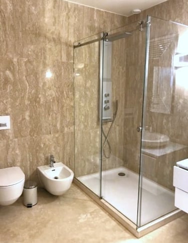 Trawertyn pod prysznic, kamień naturalny włoski ściana prysznic