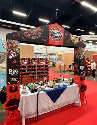 Un stand sur le thème des barbecues dans un salon professionnel