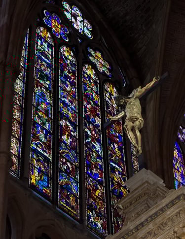 Vidrieras góticas de la Catedral de León Iluminando el templo