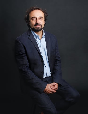 Rafa Marques. Studio formal photography. Title : "Trust candidate".