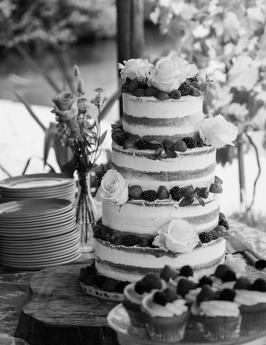 bruidstaart met aardbeien en lagen