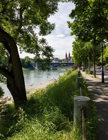 Rheinbrücke und Basler Münster – Beispiel aus dem Basisfotokurs in Basel.