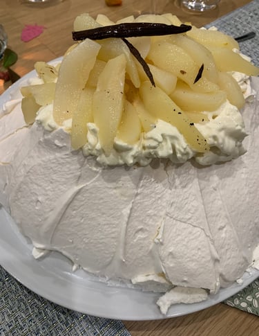 Pavlova aux poires pochées à la vanille chez Marmite & Papillote